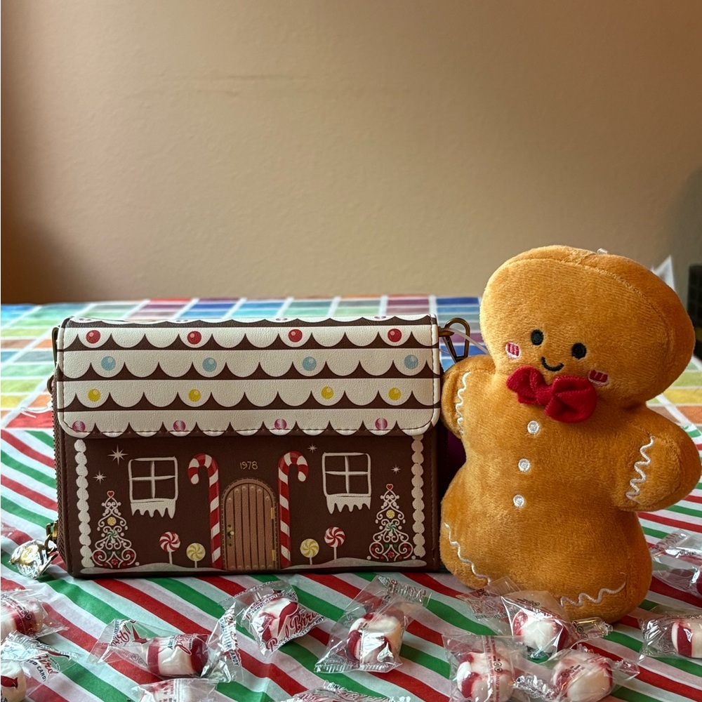 ππ¬π BETSEY JOHNSON GINGERBREAD WALLET ON A CHAIN CROSSBODY BAG ππ¬π NWT π - Picture 2 of 16